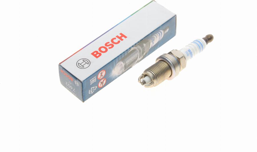 BOSCH 0 242 235 668 - Candela accensione autozon.pro