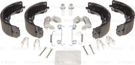 BOSCH 0 204 113 822 - Kit ganasce, Freno stazionamento autozon.pro