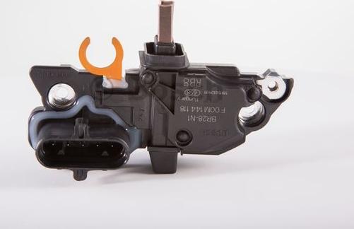 BOSCH F 00M 144 118 - Regolatore alternatore autozon.pro