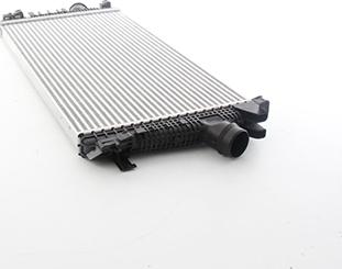 BSG BSG65535011 - Intercooler autozon.pro