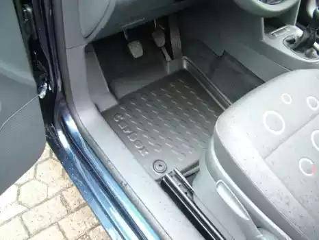 Carbox 401743000 - Tappetino vaschetta vano gambe autozon.pro