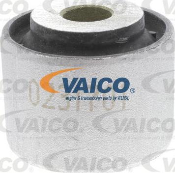 VAICO V30-2777 - Supporto, Braccio oscillante autozon.pro