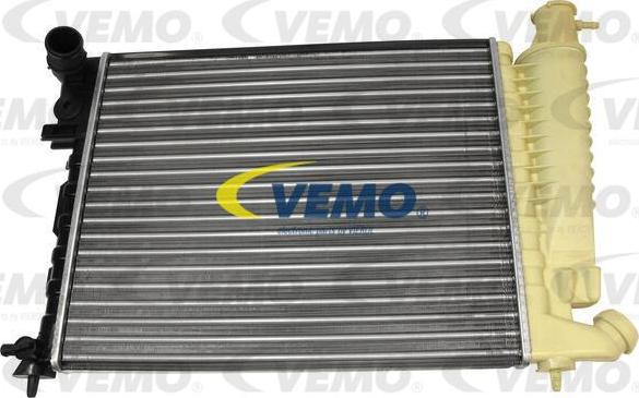 Vemo V42-60-0001 - Radiatore, Raffreddamento motore autozon.pro