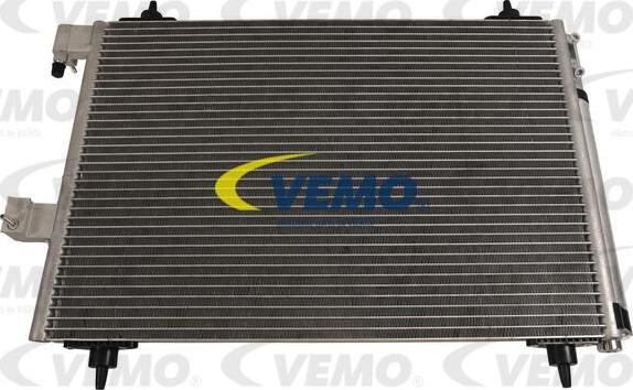 Vemo V42-62-0013 - Condensatore, Climatizzatore autozon.pro