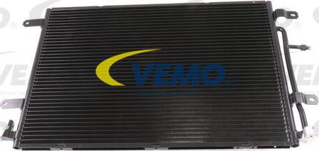 Vemo V15-62-1051 - Condensatore, Climatizzatore autozon.pro