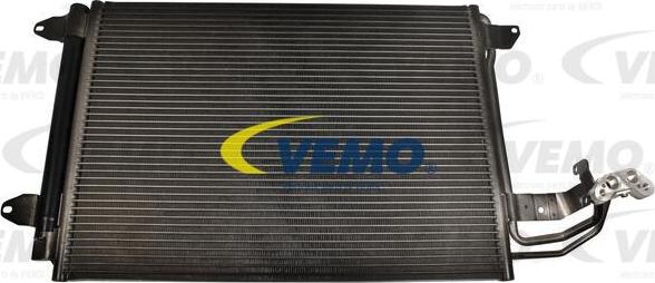 Vemo V15-62-1017 - Condensatore, Climatizzatore autozon.pro