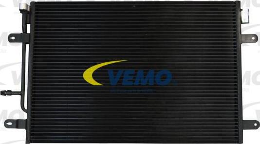 Vemo V15-62-1035 - Condensatore, Climatizzatore autozon.pro