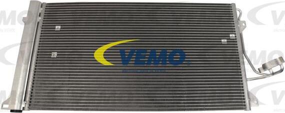 Vemo V15-62-1037 - Condensatore, Climatizzatore autozon.pro