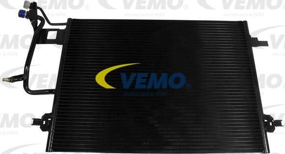 Vemo V15-62-1026 - Condensatore, Climatizzatore autozon.pro