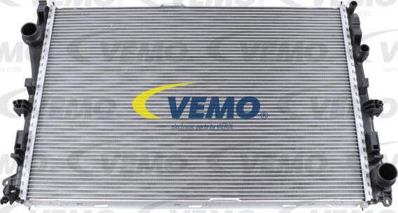 Vemo V30-60-1347 - Radiatore, Raffreddamento motore autozon.pro