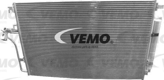 Vemo V30-62-1039 - Condensatore, Climatizzatore autozon.pro