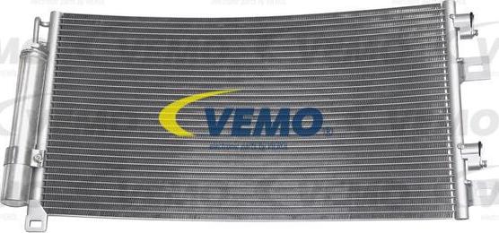 Vemo V20-62-1021 - Condensatore, Climatizzatore autozon.pro