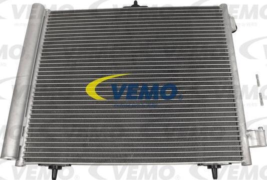 Vemo V22-62-0002 - Condensatore, Climatizzatore autozon.pro